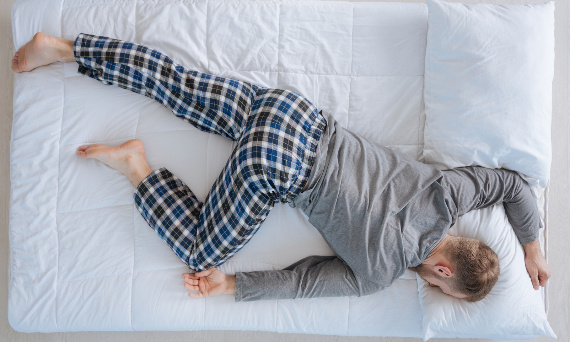 Welche Matratze zum Schlafen bei Rückenschmerzen und Wirbesäuleproblemen?
