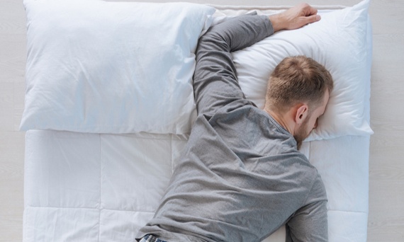 5 Tipps, wie Sie Ihre Wirbelsäule im Schlaf schonen können